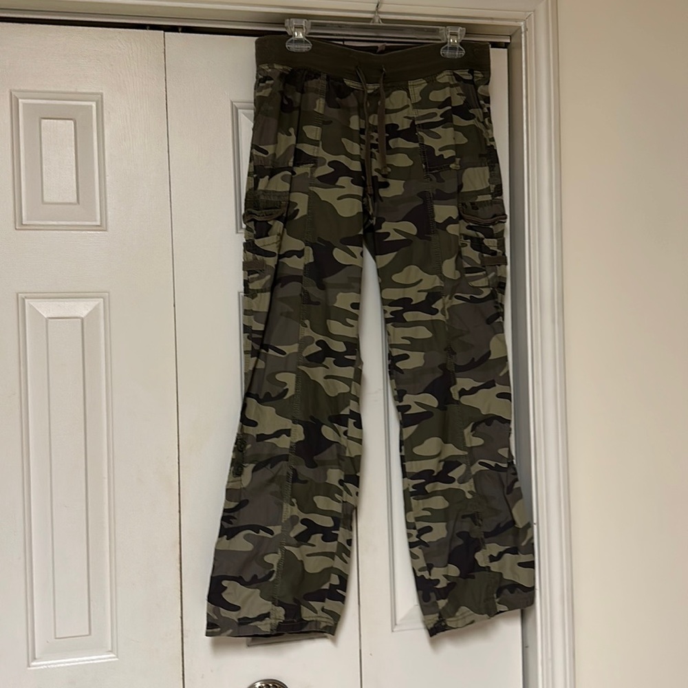 Almost famous size, large camouflage, cargo pants